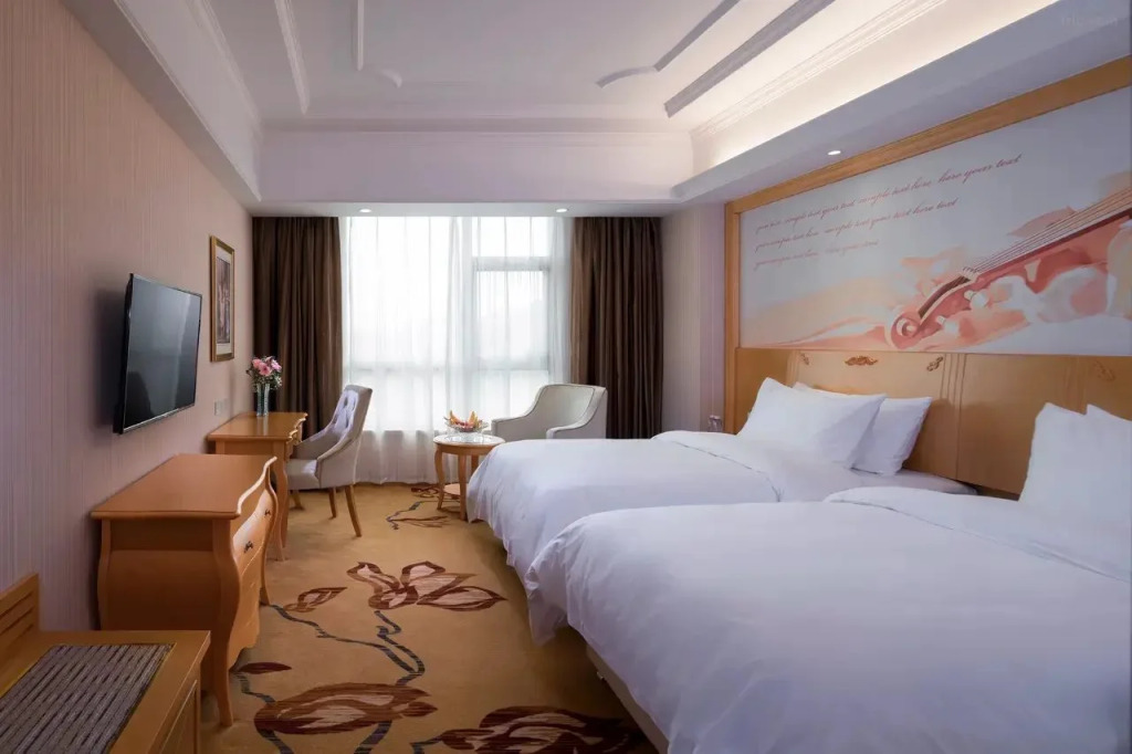 Vienna International Hotel (Huizhou Xinyu Government Square)