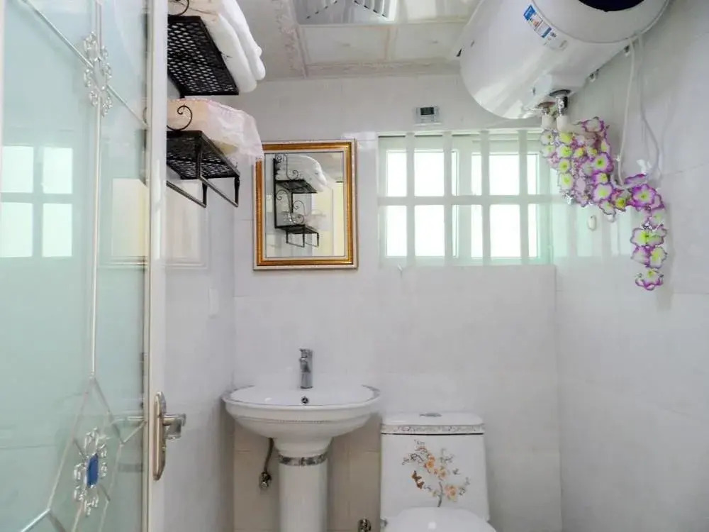 Romantic Huayuan Inn