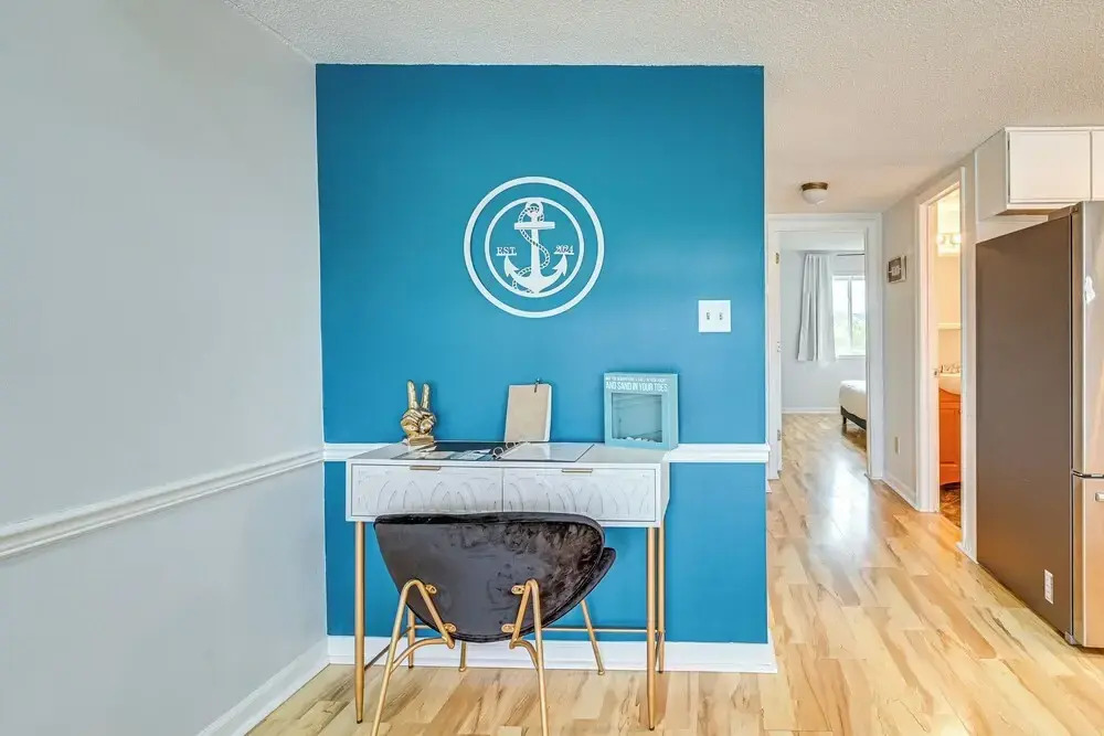 2 Mi to Surfside Beach: Coastal Escape w/ Balcony!