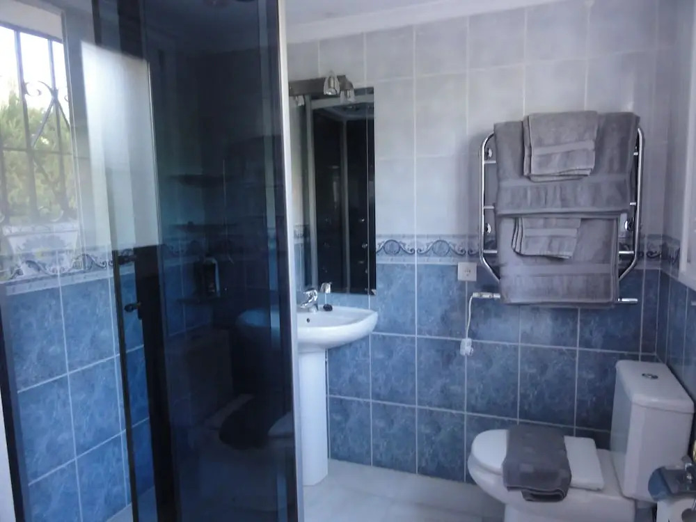 Spacious 5 bed Villa With Private Garden and Pool Close to Puerto Banusmarbella