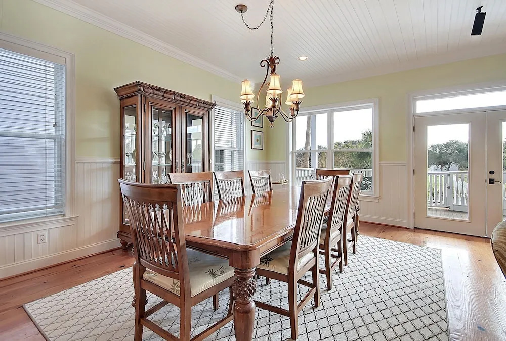 Sprawling Family W/ Pool & Game Room 6 Bedroom Home