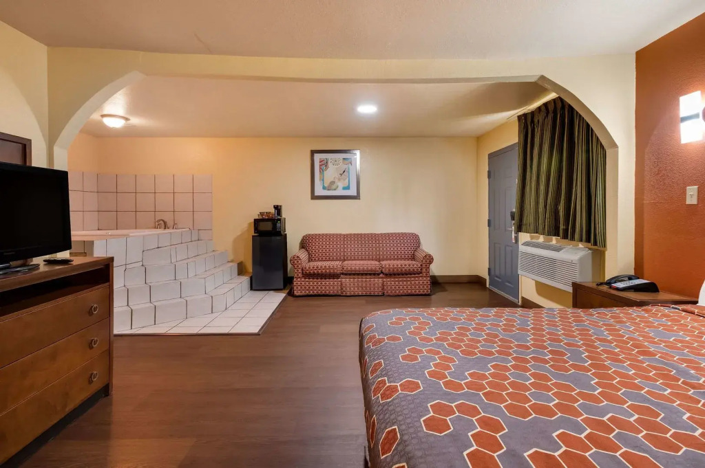 Relax Inn & Suites