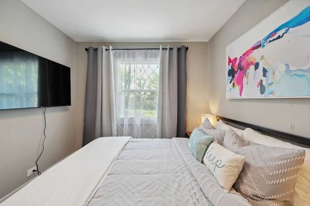 Charming Contemporary Family Home 3 Bedroom Home by RedAwning