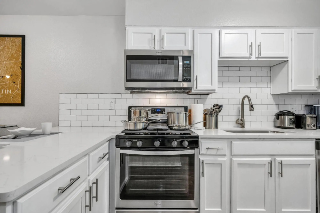 West University- 2BR- Parking- WiFi