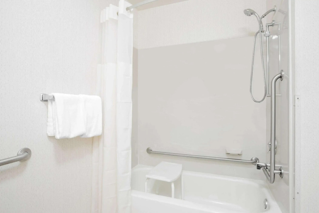 Days Inn by Wyndham Greenville