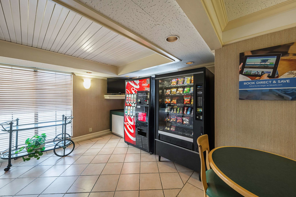 Motel 6-Grand Prairie, TX - Interstate 30