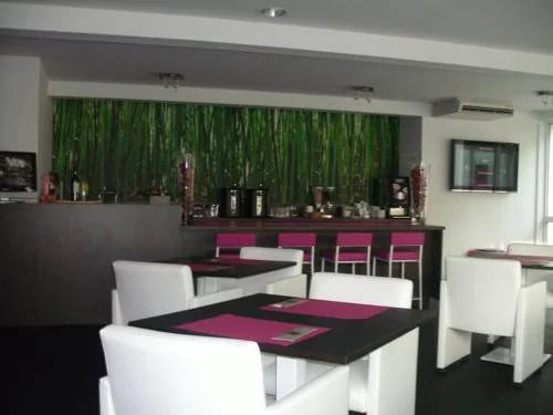 Travel Hotel Kruisem - next to E17 Gent Kortrijk