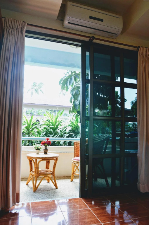 Bonny Hotel 4 Floors No Elevator 8AM-9PM