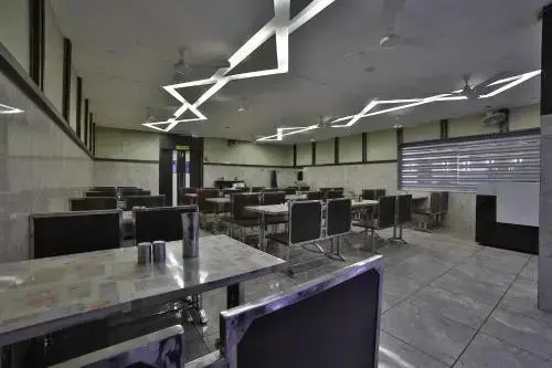 Hotel Milan Food Court by OYO Rooms