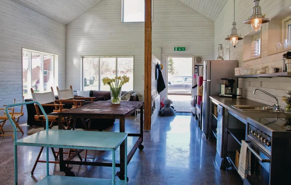 Awesome Home In Onsala With Kitchen