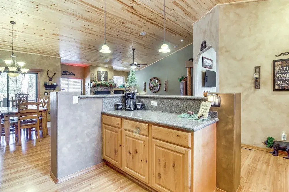 Outdoor Oasis: Family-friendly Cabin in Show Low!