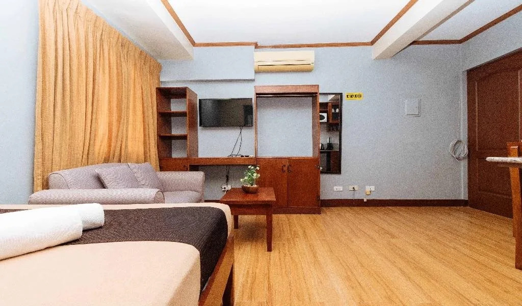 Isabelle Royale Paranaque