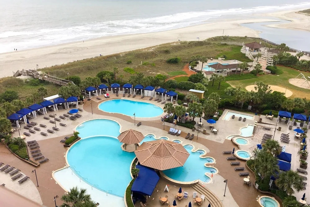 Immaculate Beachfront W/ Resort-style Pools 2 Bedroom Condo