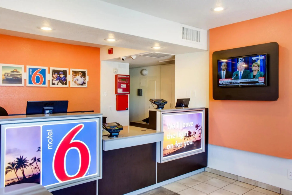 Motel 6-Bakersfield, CA - South