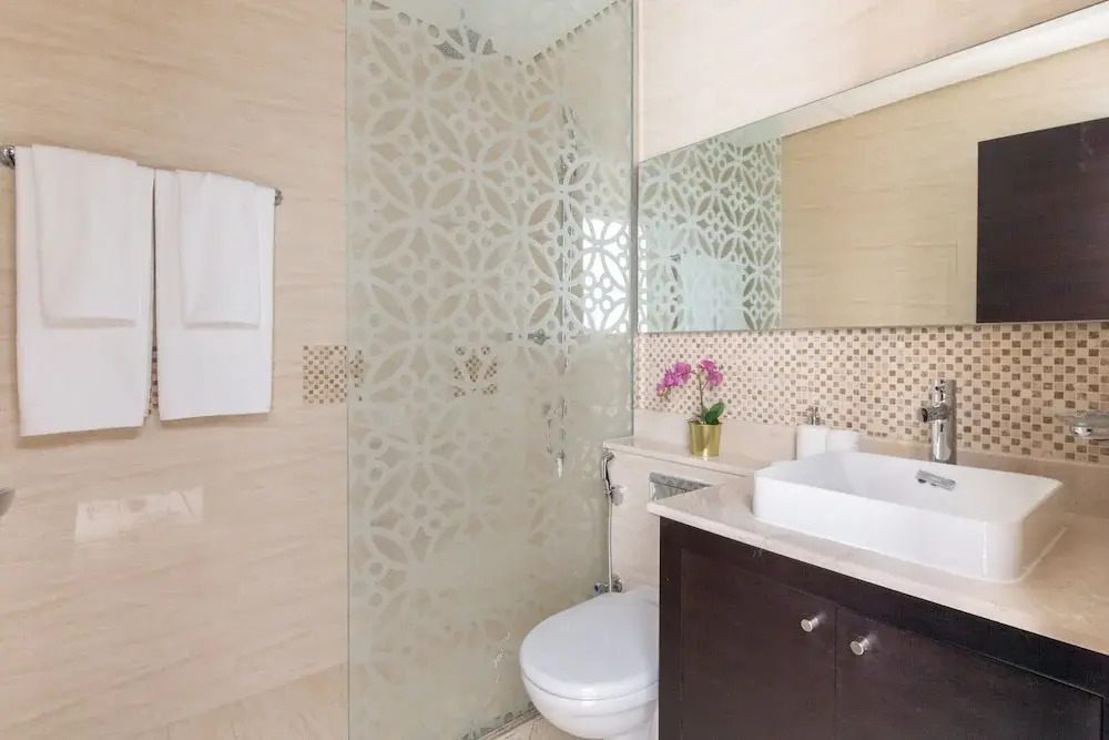 Luxuriously Elegant 2BR Apartment in Downtown Dubai