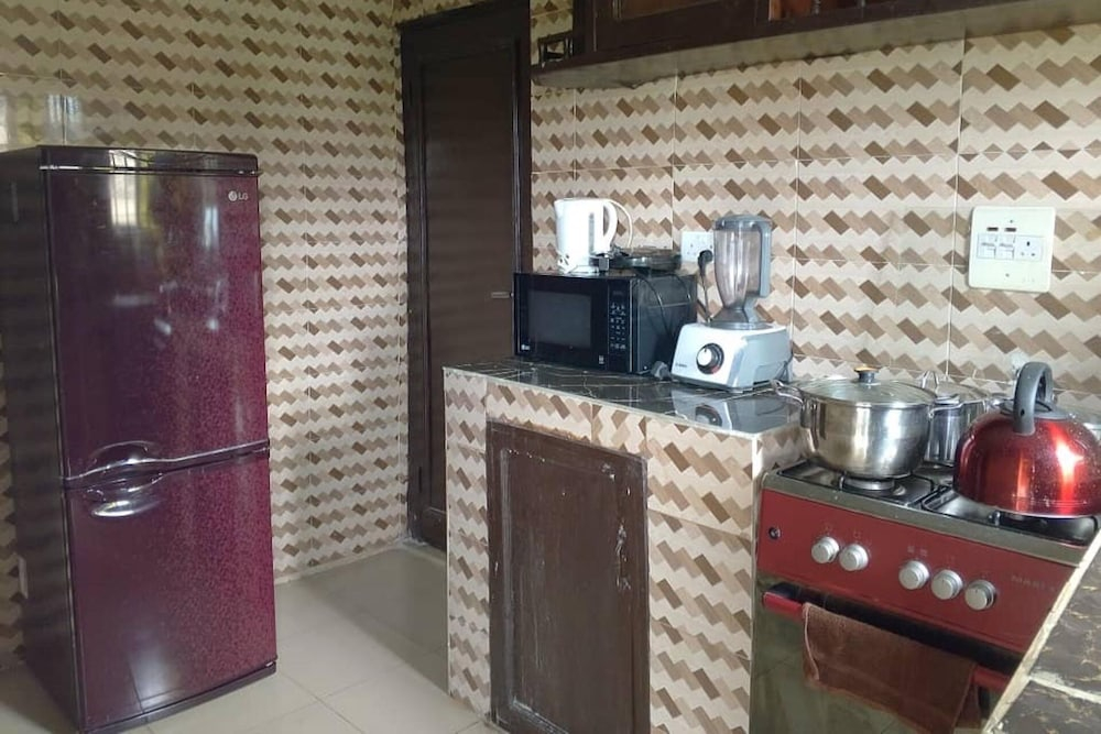 2 Bed - Sleeps 4 With Free Parking