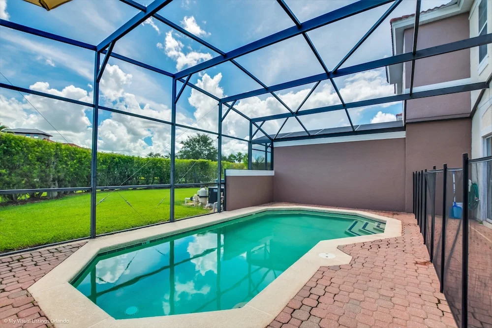 4 Bedroom Townhouse with Pool