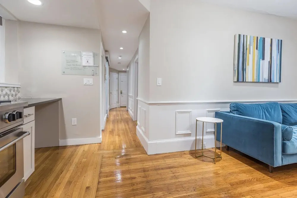 Modern 3 BR in Charles Street by Domio