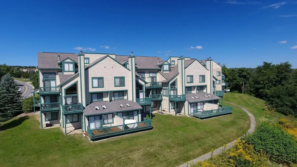 Seven Springs 2 BR Deluxe Condo with Mountain Views by RedAwning