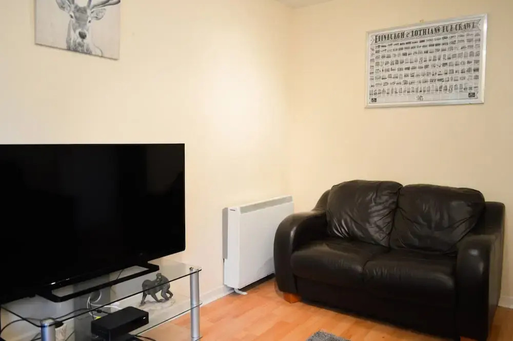 1 Bedroom Flat Near Leith Shore