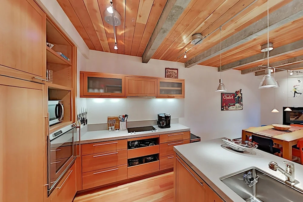 15tru2ag 3 Bedroom Condo