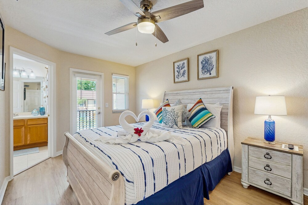 Spacious Dog-friendly 3bed/3 Bath Townhome With Screened in Lanai Near Disney