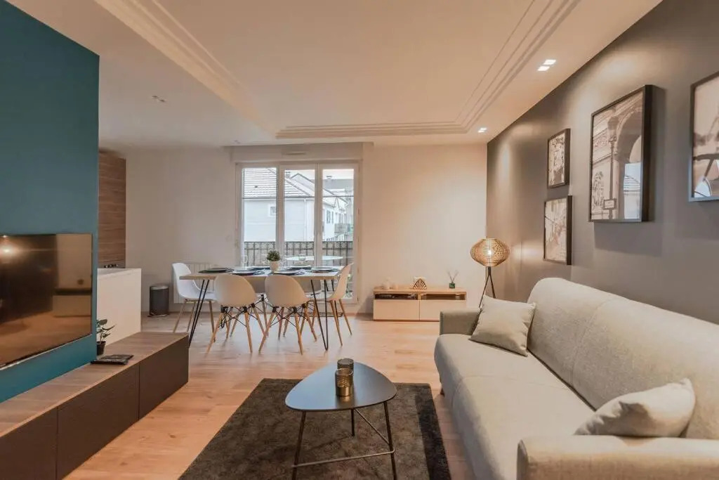 Arty Paris apartment Disneyland