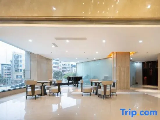 Starway Hotel (Nanchong Yilong Railway Station)