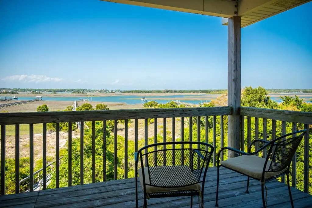 Sound Bite by Oak Island Accommodations