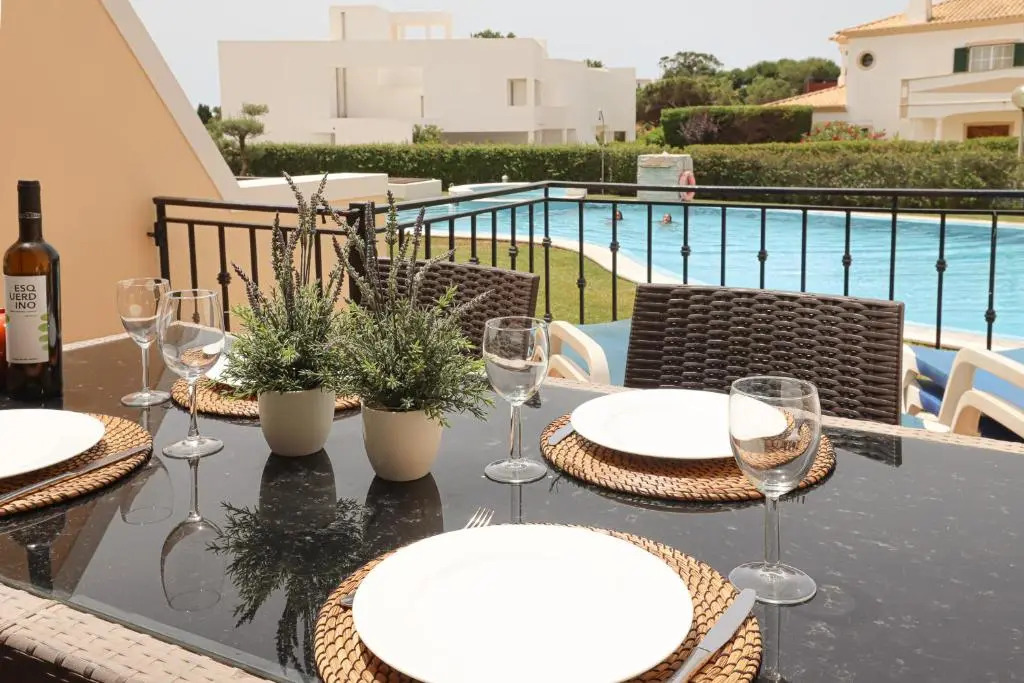 House F São Rafael Beach - Free Wifi & Airco, NETFLIX ready - 300m from the beach