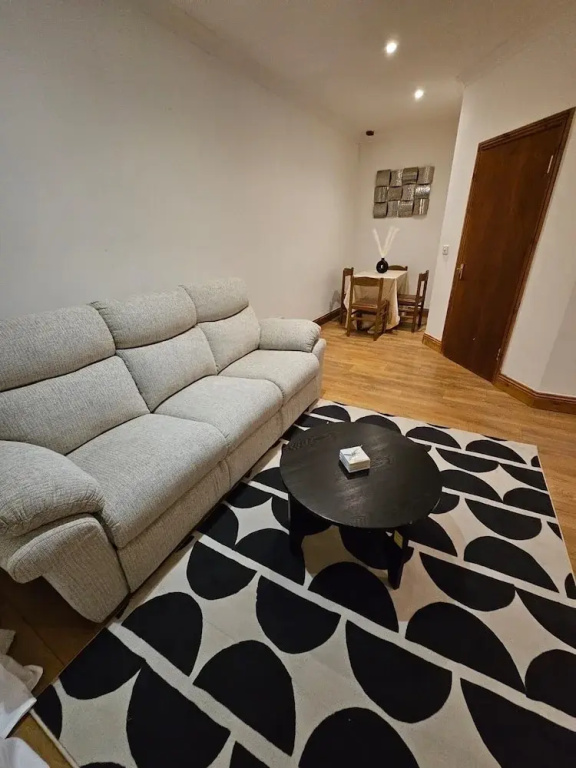 Primely Located 1-bed Apartment in Brighton