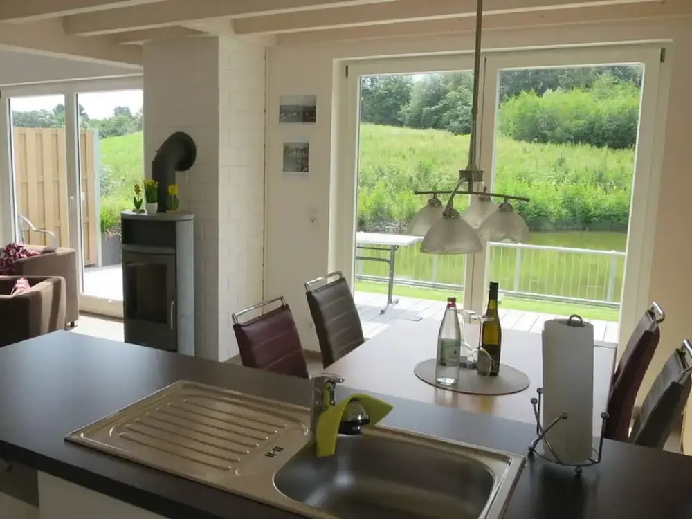 Cosy Apartment by the Lake