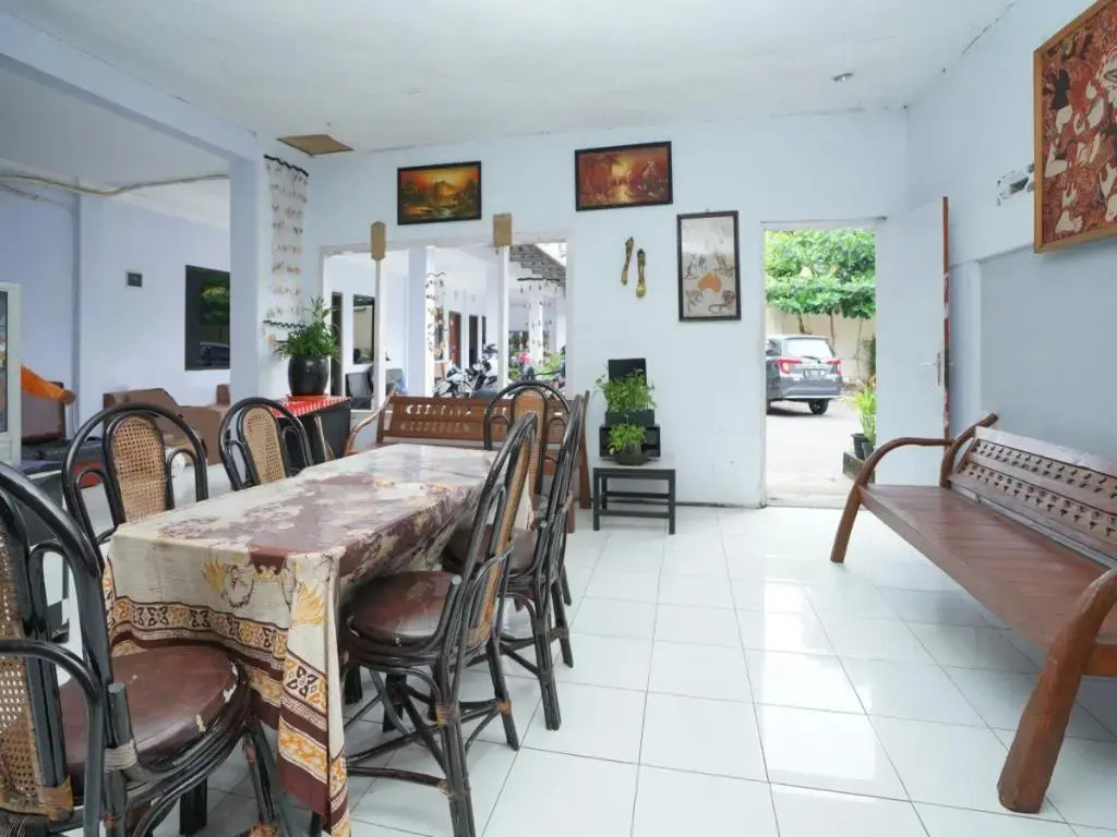 OYO 2003 Female Guest House