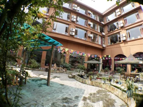 Yunshu Guyue Tangchi Hotel