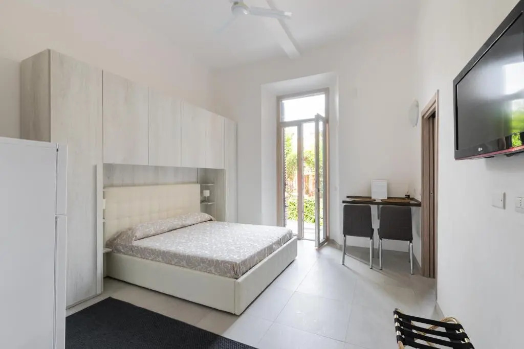 APARTMENT 20