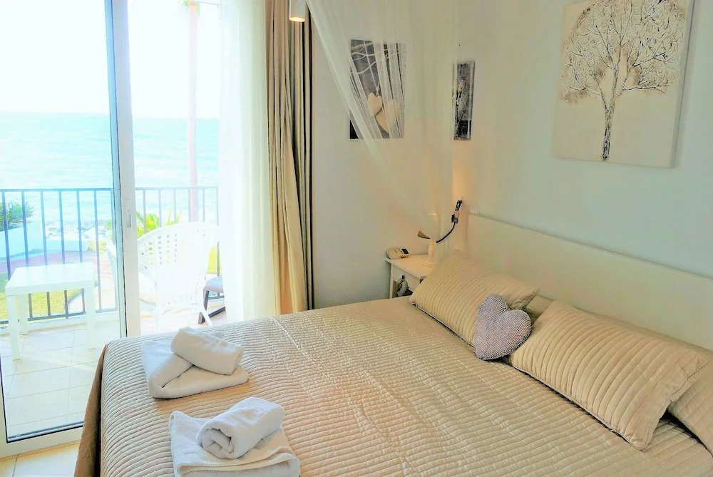 Dona Lola Macarena - Fantastic beach front townhouse withing only a few meters to the beach of calahonda - CS183