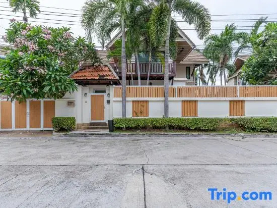 Thai Home 3B  11 Near Hollywood