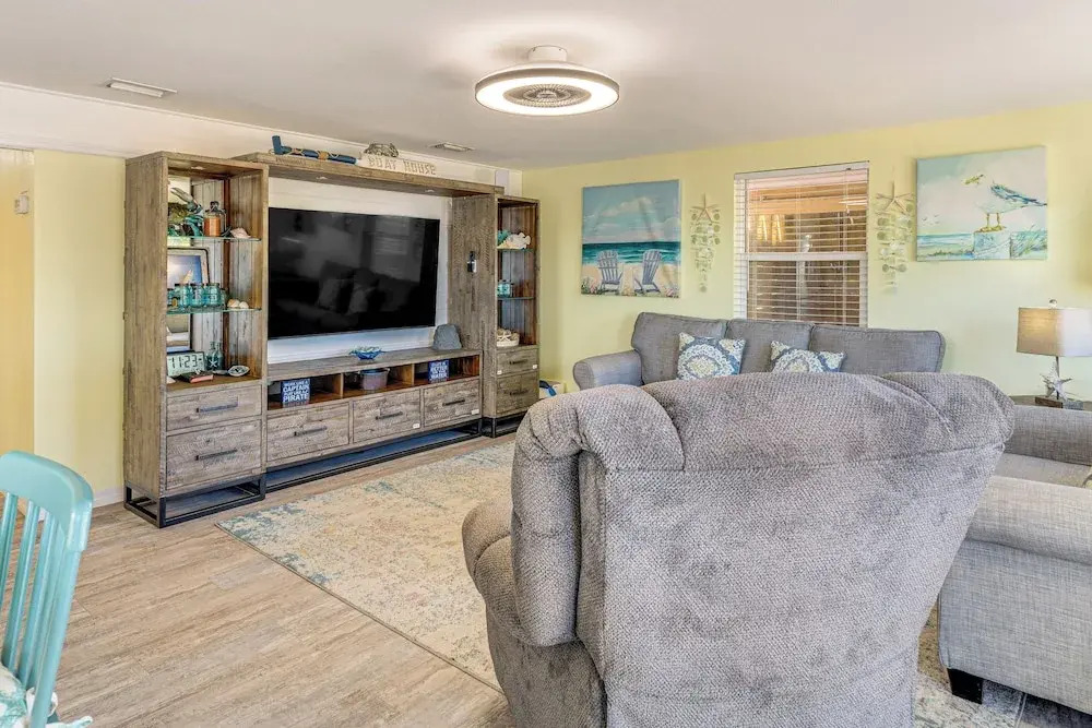 Little Gasparilla Home: Walk to Beaches
