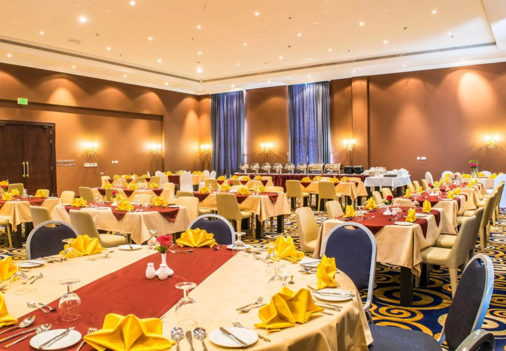 Strato Hotel By Warwick
