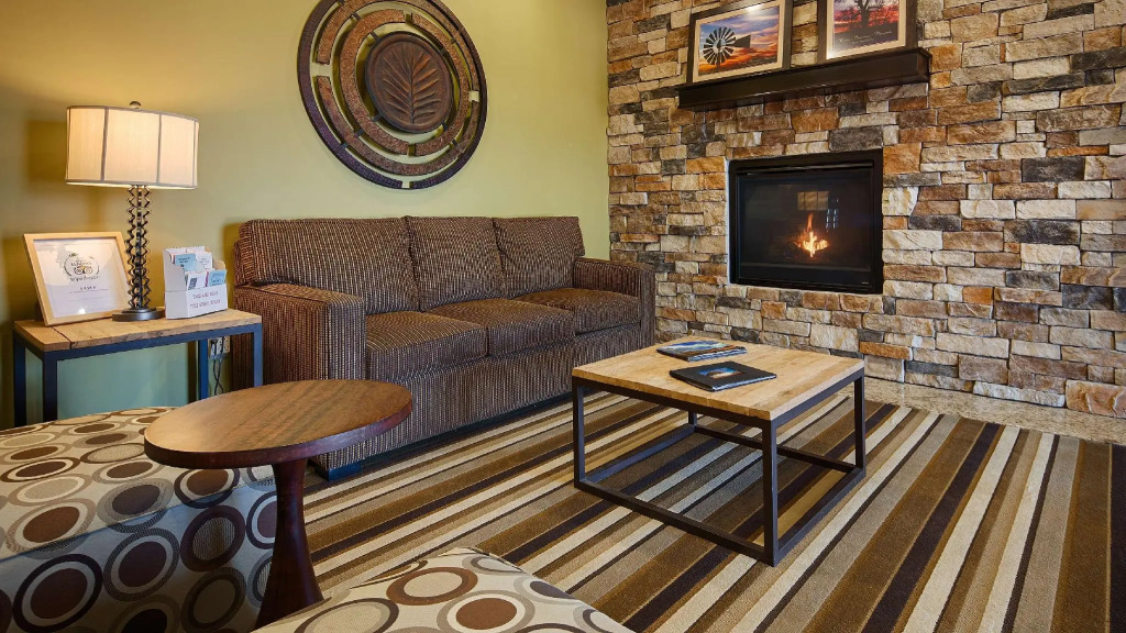 Best Western Plus Night Watchman Inn & Suites