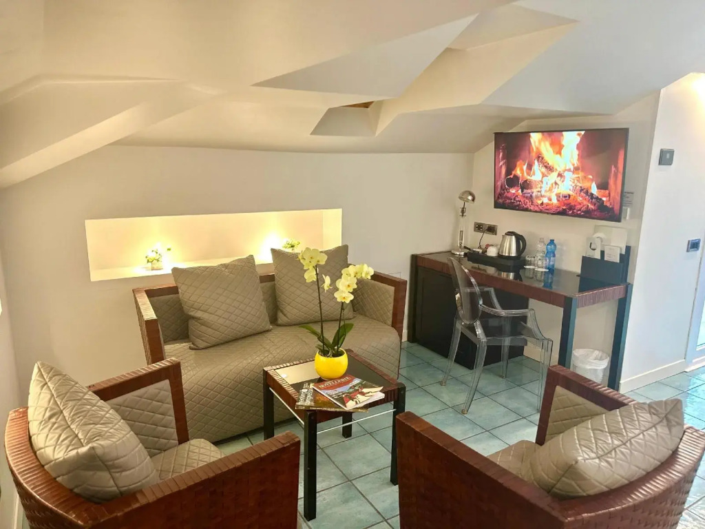 Club House Hotel