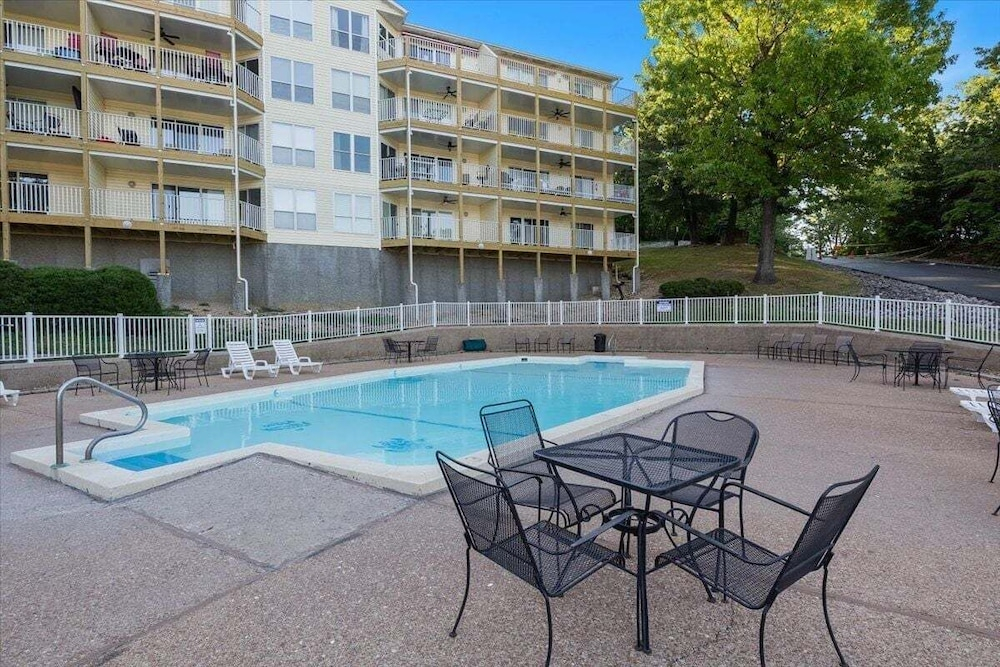 Beach Area, 2 Pools, Pet-friendly Condo at 20.5mm