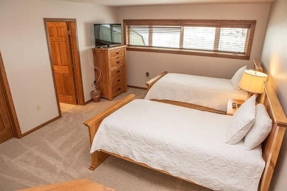 6 Chambertin Townhomes 4 Bedroom Townhouse by RedAwning