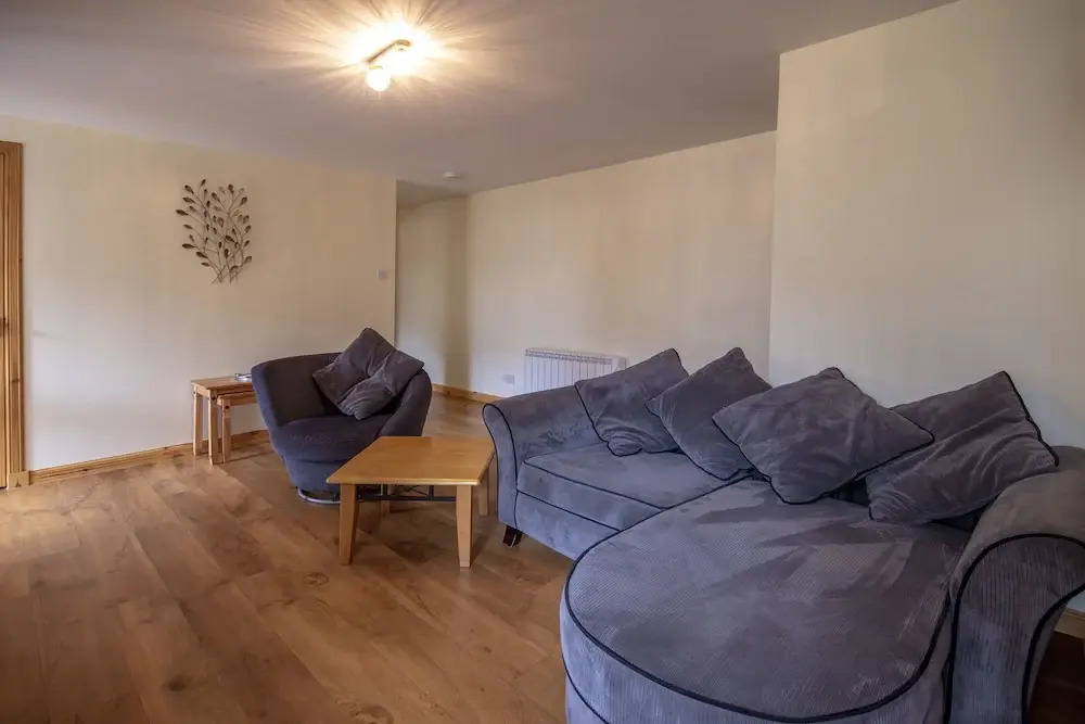 2 Varis Apartments