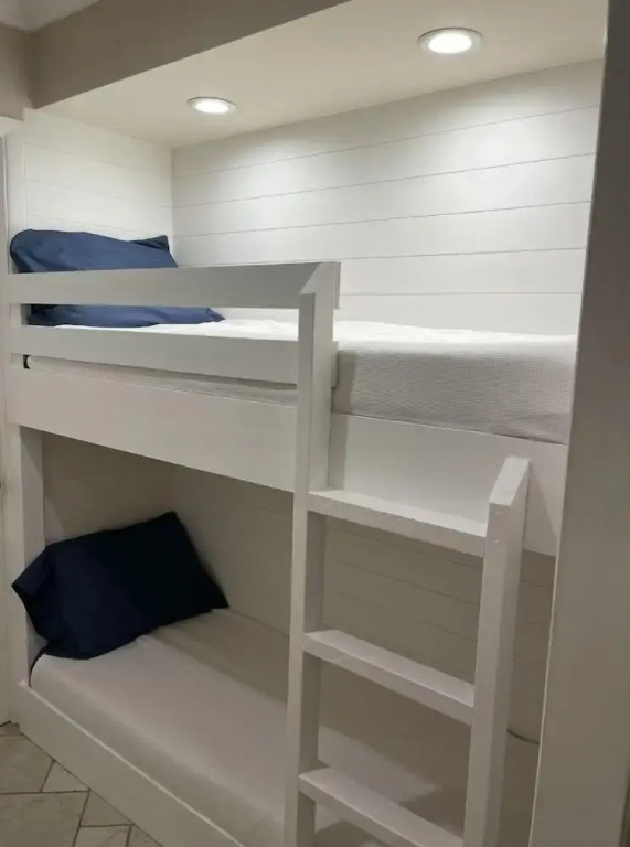 Blue Breeze 2050 1 Bedroom Condo by Redawning