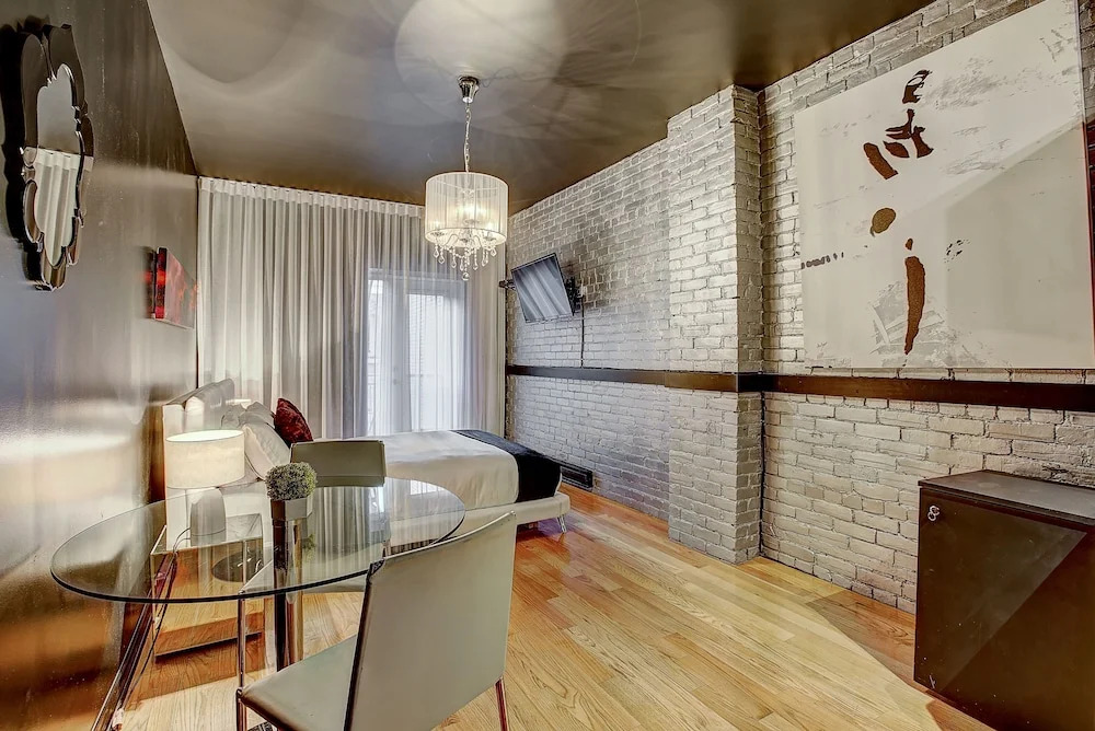 205 -studios Family 2 Beds /montreal Ritz Area