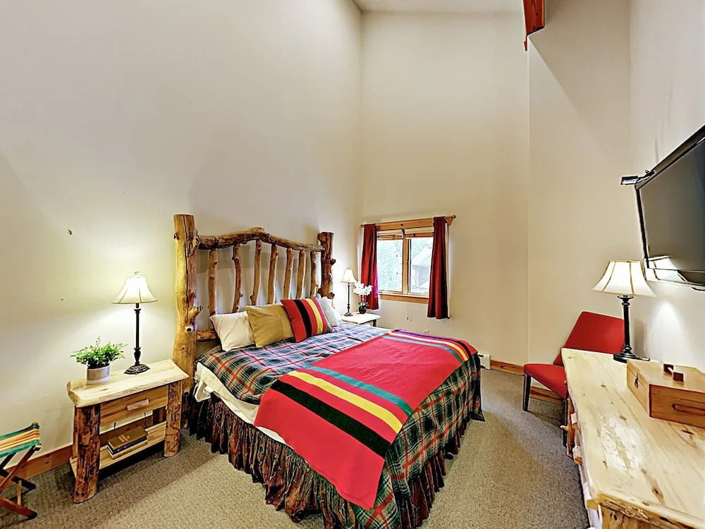 New Listing! Park City , 3 Min. To Lifts 2 Bedroom Condo