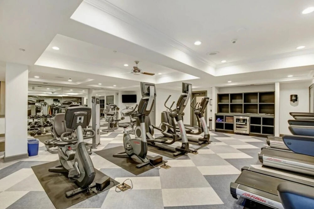 Yes it s Right 2 Suites and 3 Baths in the Heart of San Diego FB2