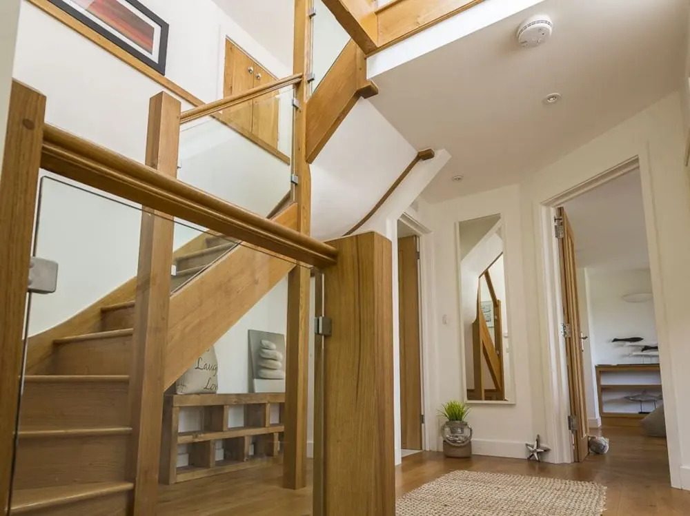 6 Knowle Court