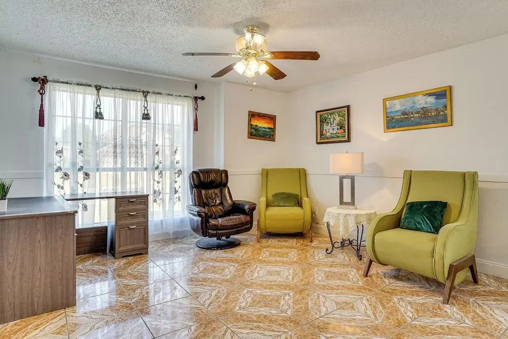 Large Families Welcome! Spacious Fort Worth Home